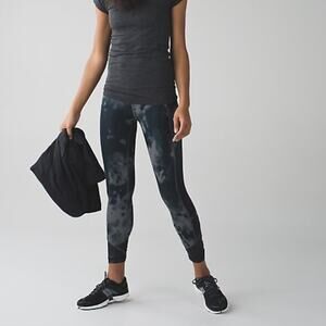Lululemon | Pace Queen Tight Blooming Pixie Black Canada Grey Print Scrunch 6